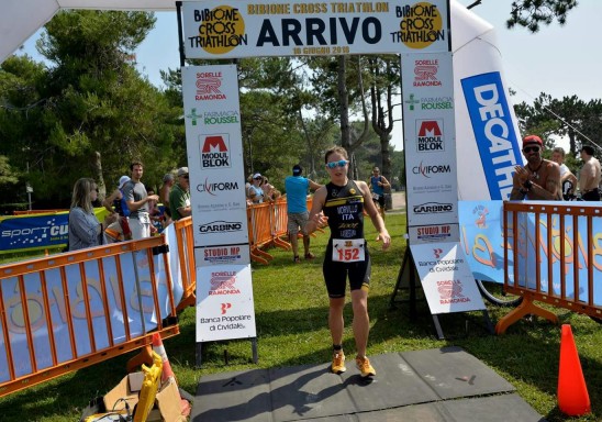 Bianca Morvillo domina il Triathlon Cross di Bibione